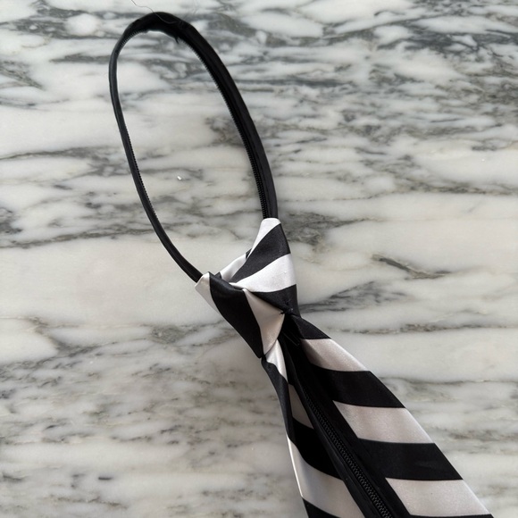 NEW Adjustable Zipper Tie for Women - Picture 6 of 6